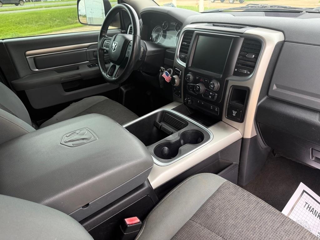 RAM 1500 4WD Crew Cab 149" Lone Star 2016
