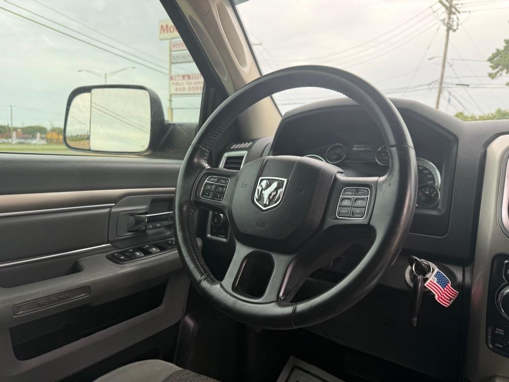 RAM 1500 4WD Crew Cab 149" Lone Star 2016