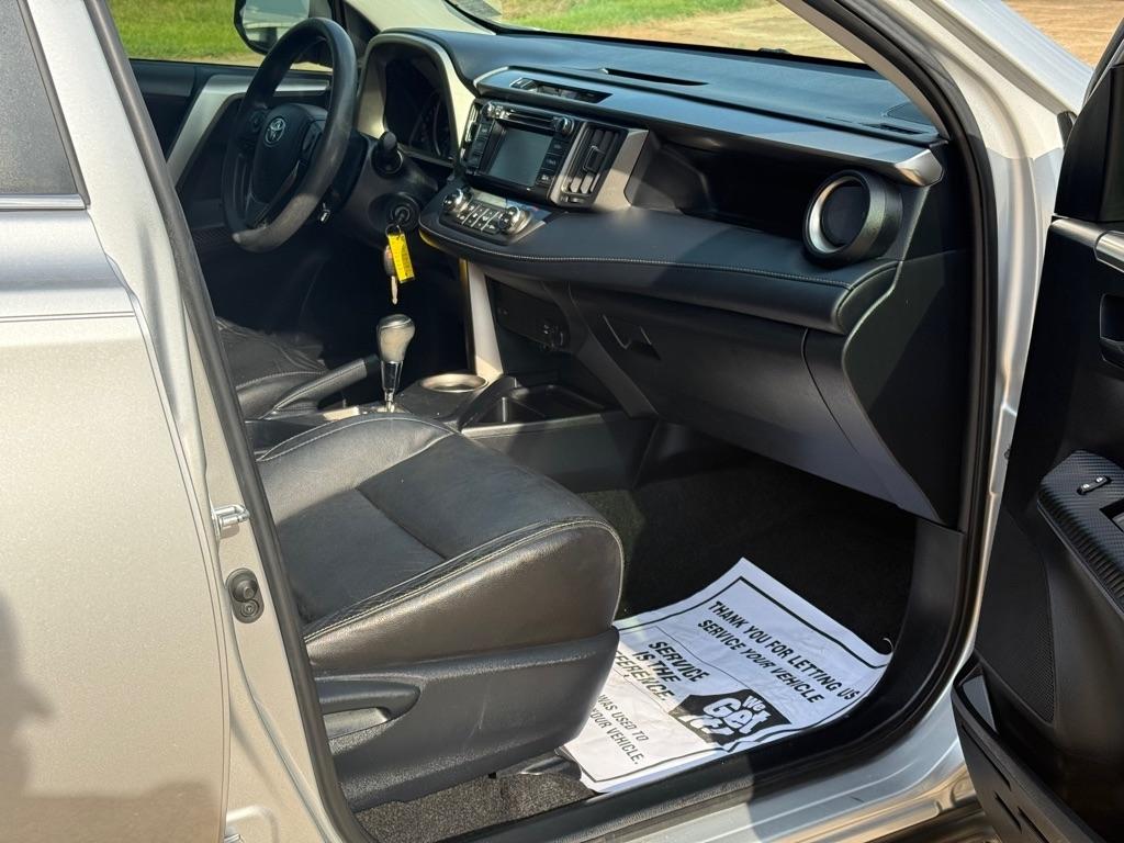 Toyota RAV4 FWD 4dr XLE (Natl) 2015