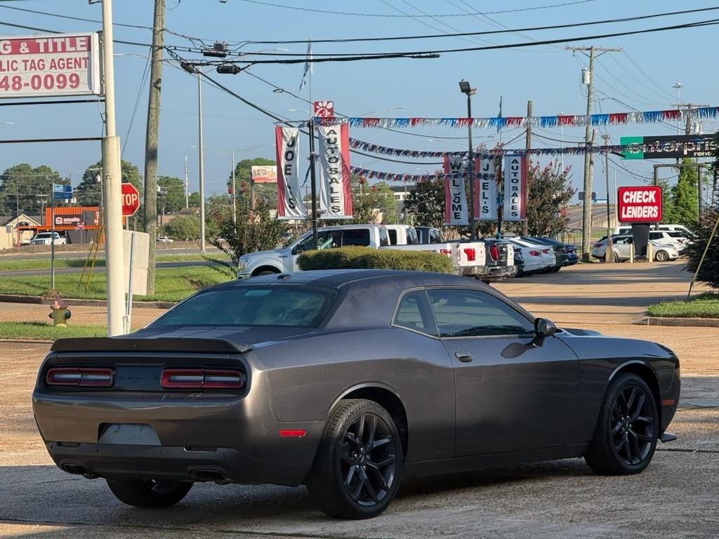 Dodge Challenger SXT RWD 2021