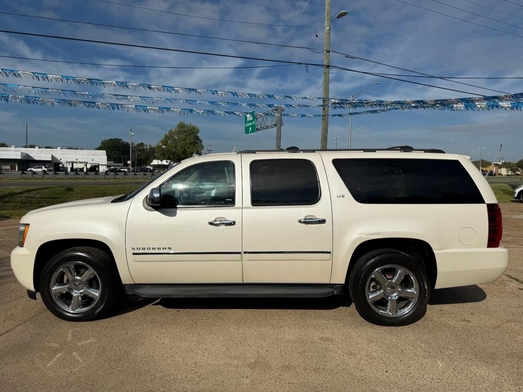 Chevrolet Suburban 4WD 4dr 1500 LTZ 2013