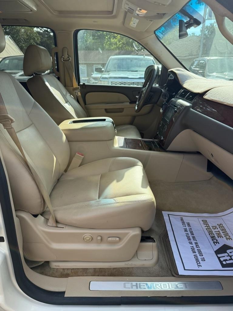 Chevrolet Suburban 4WD 4dr 1500 LTZ 2013