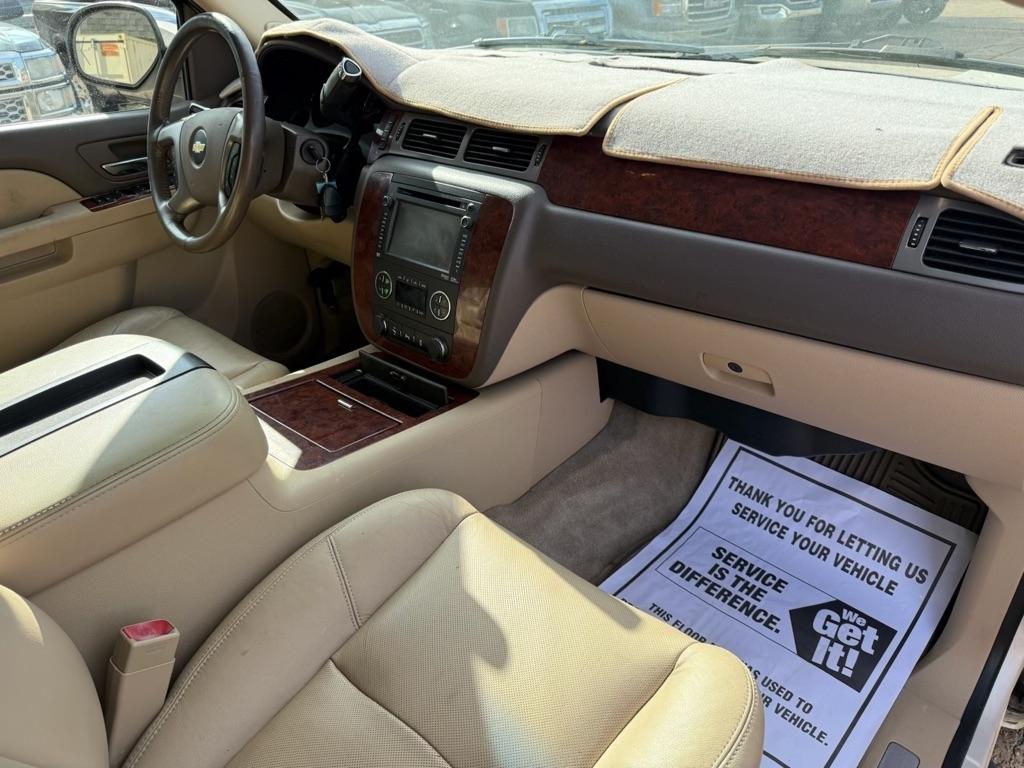 Chevrolet Suburban 4WD 4dr 1500 LTZ 2013