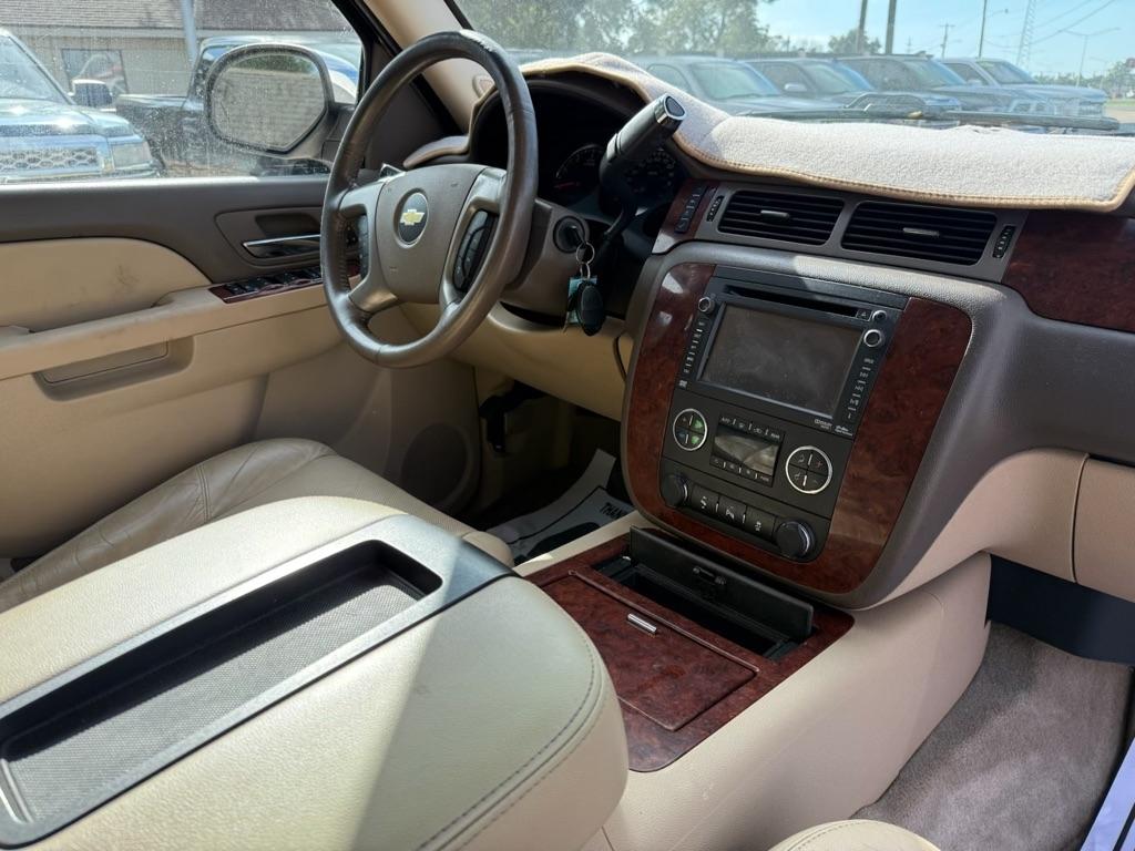 Chevrolet Suburban 4WD 4dr 1500 LTZ 2013