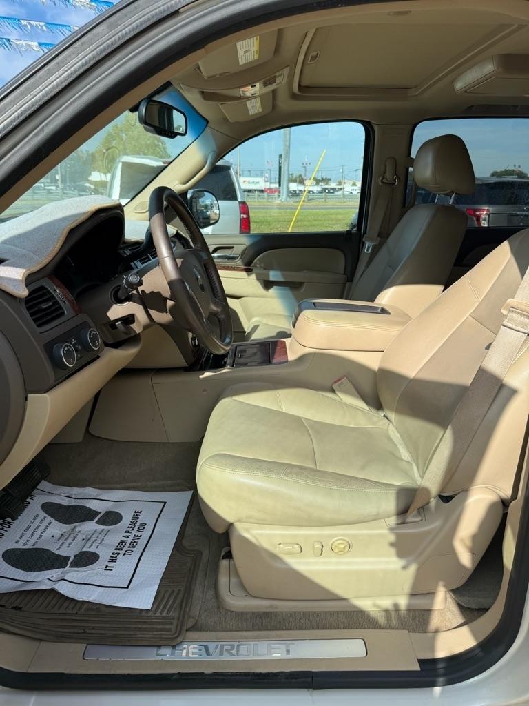 Chevrolet Suburban 4WD 4dr 1500 LTZ 2013