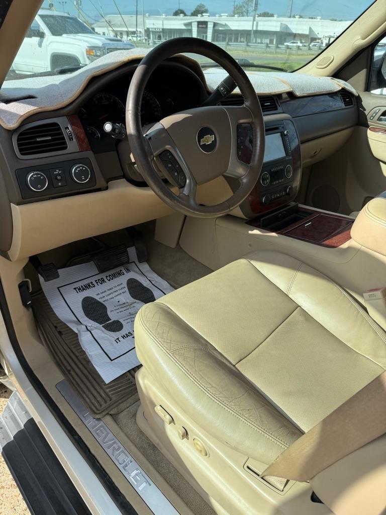 Chevrolet Suburban 4WD 4dr 1500 LTZ 2013
