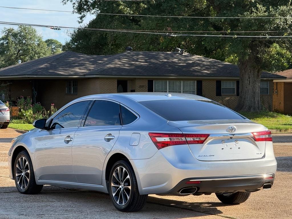 Toyota Avalon XLE Premium (Natl) 2018