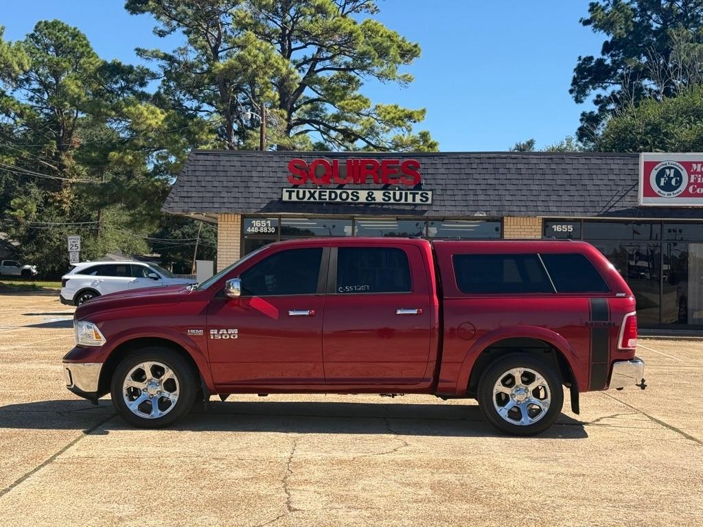 RAM 1500 4WD Crew Cab 140.5" Laramie 2015