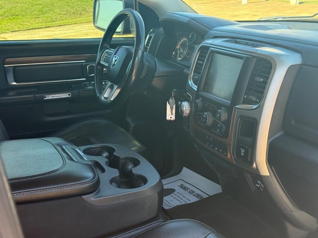 RAM 1500 4WD Crew Cab 140.5" Laramie 2015