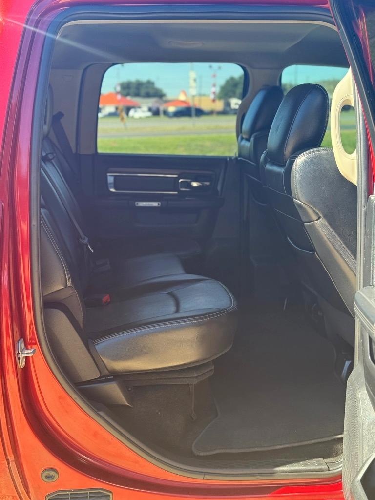 RAM 1500 4WD Crew Cab 140.5" Laramie 2015