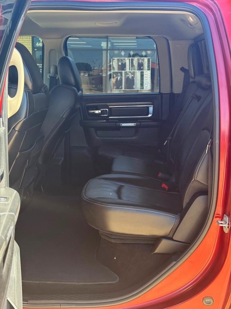 RAM 1500 4WD Crew Cab 140.5" Laramie 2015