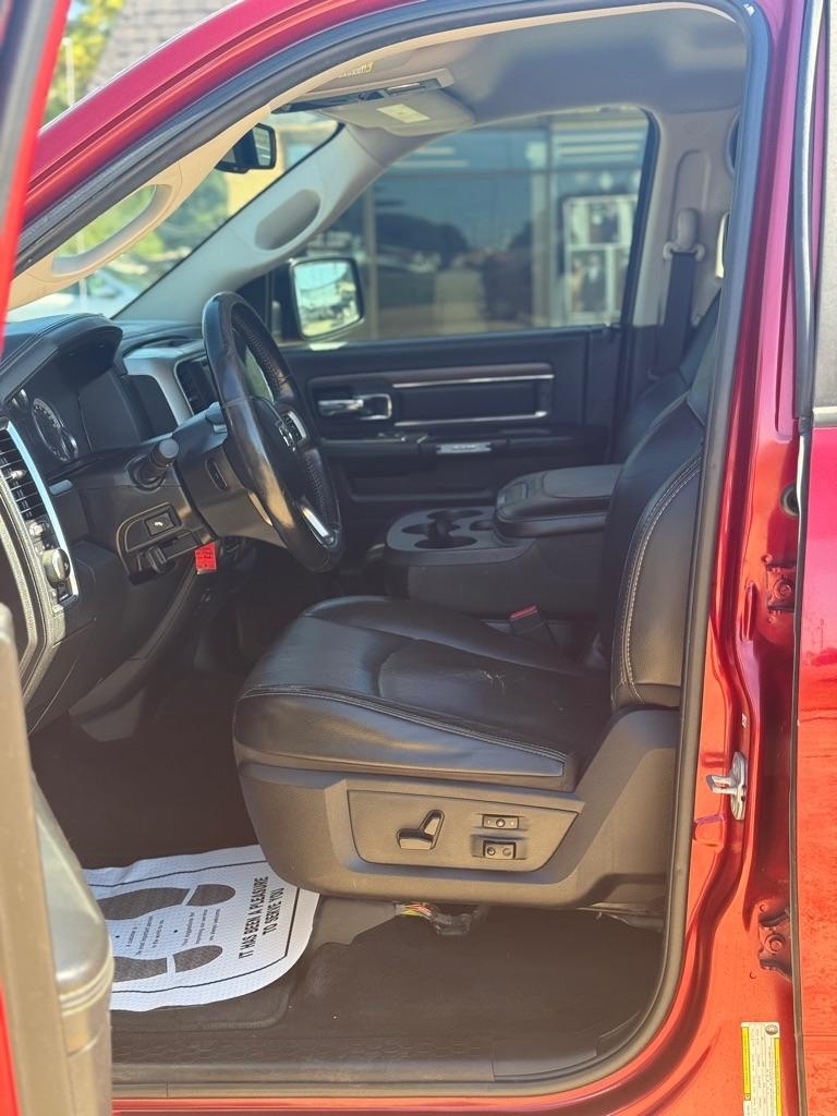 RAM 1500 4WD Crew Cab 140.5" Laramie 2015