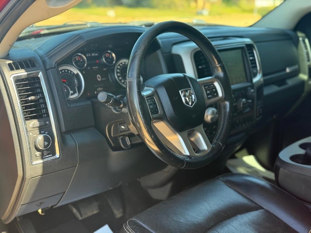 RAM 1500 4WD Crew Cab 140.5" Laramie 2015