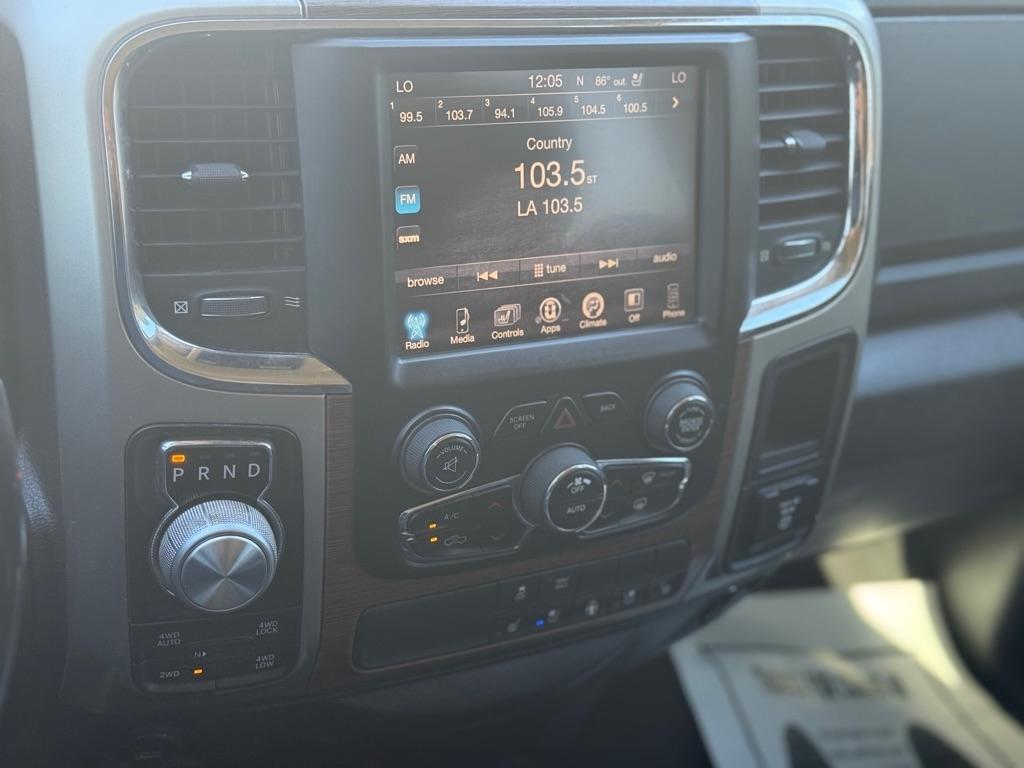 RAM 1500 4WD Crew Cab 140.5" Laramie 2015