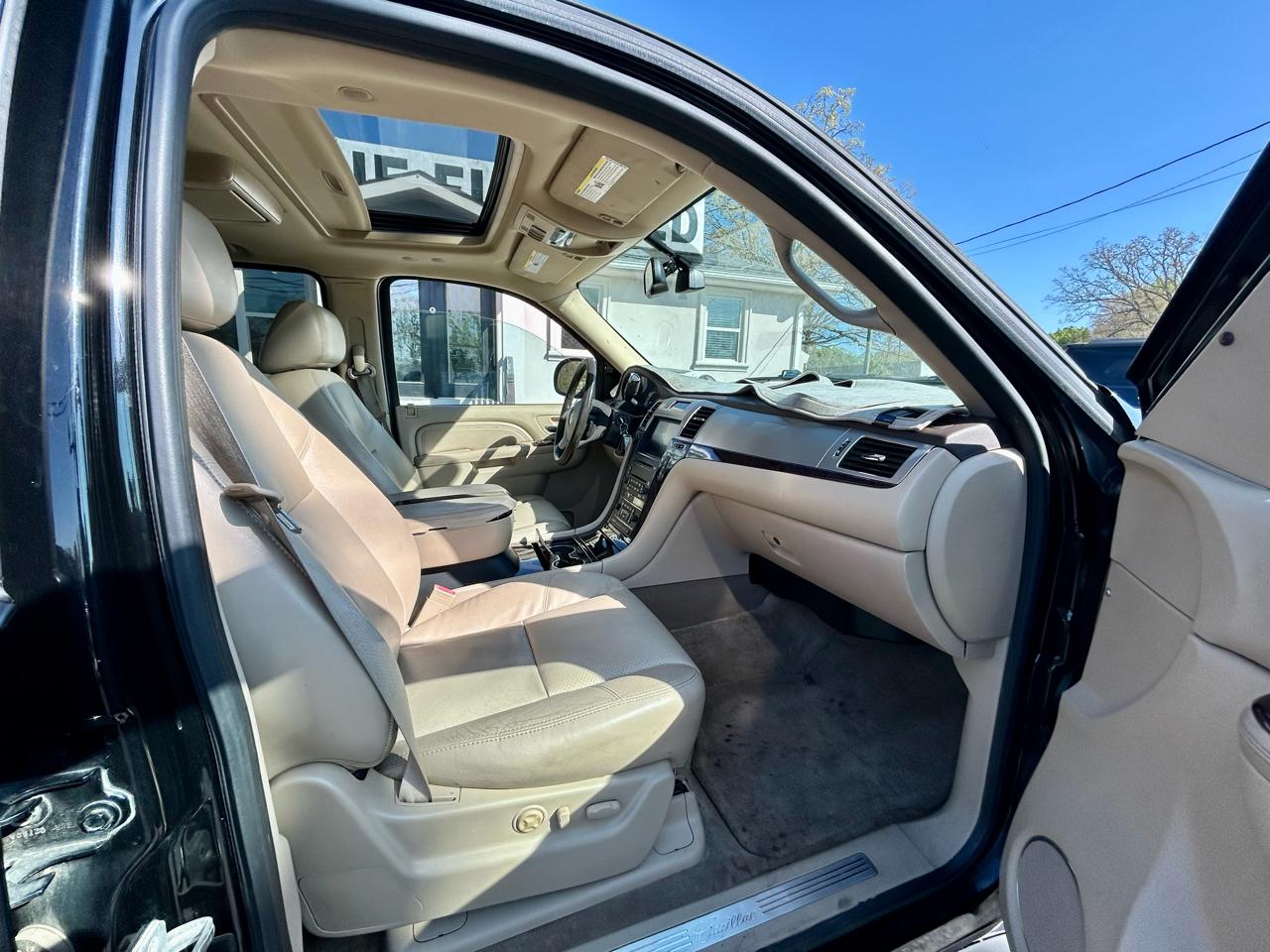 Cadillac Escalade  2010