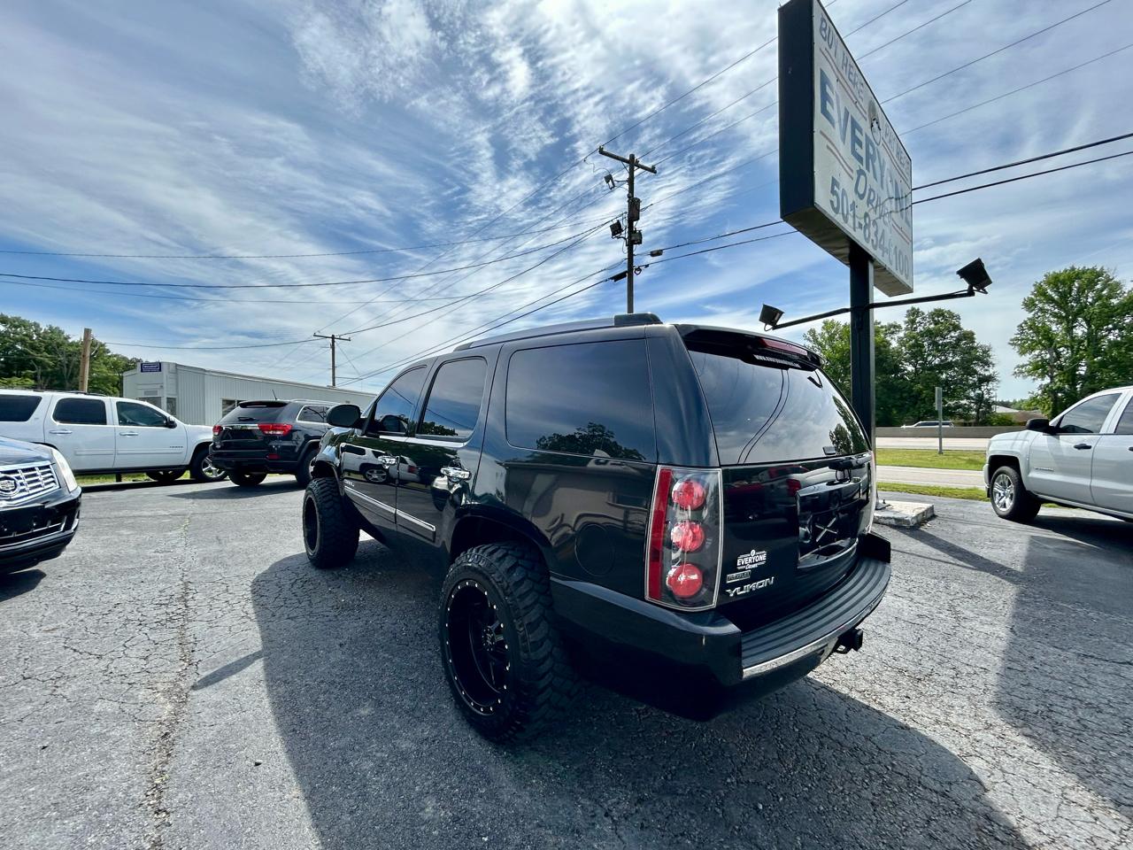 GMC Yukon Denali  2011