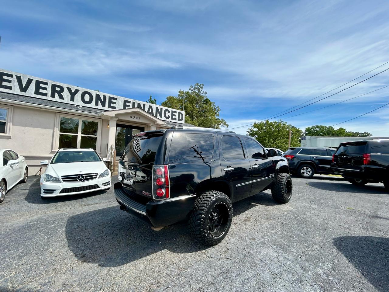 GMC Yukon Denali  2011