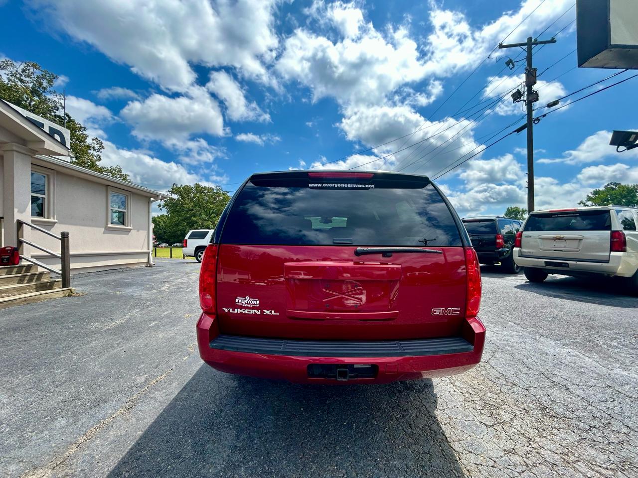 GMC Yukon XL 1500 SLE 2013