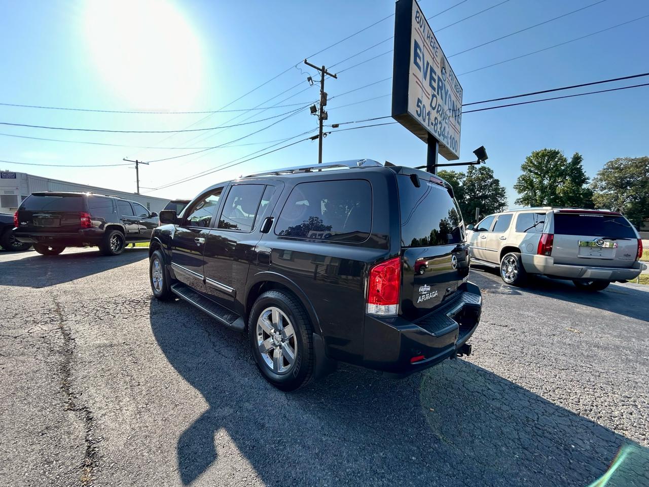Nissan Armada  2011
