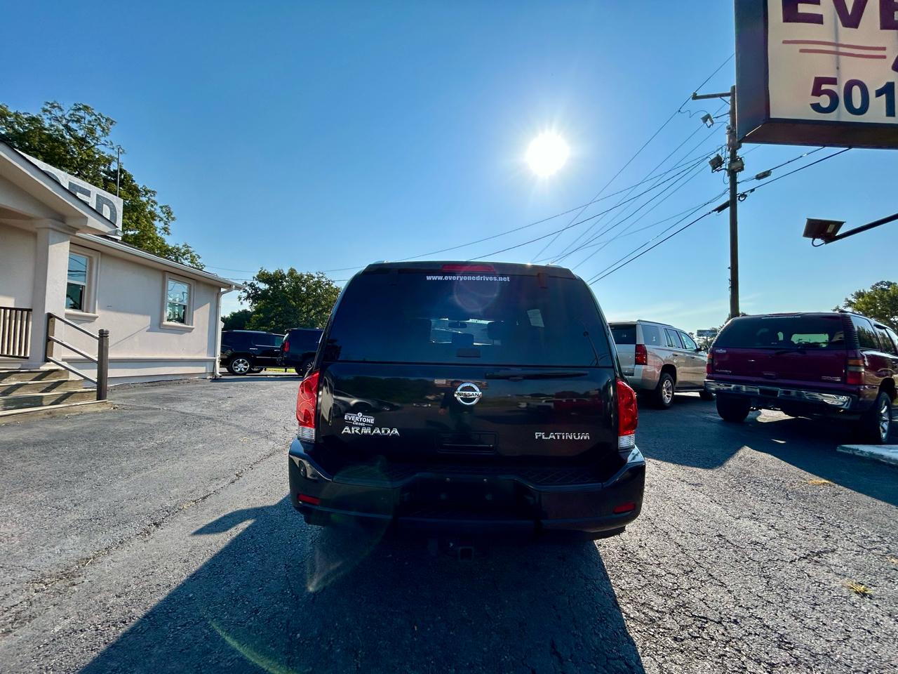 Nissan Armada  2011