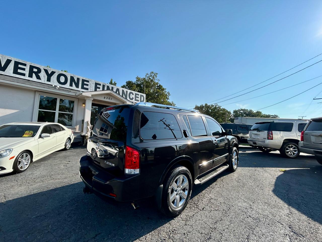Nissan Armada  2011