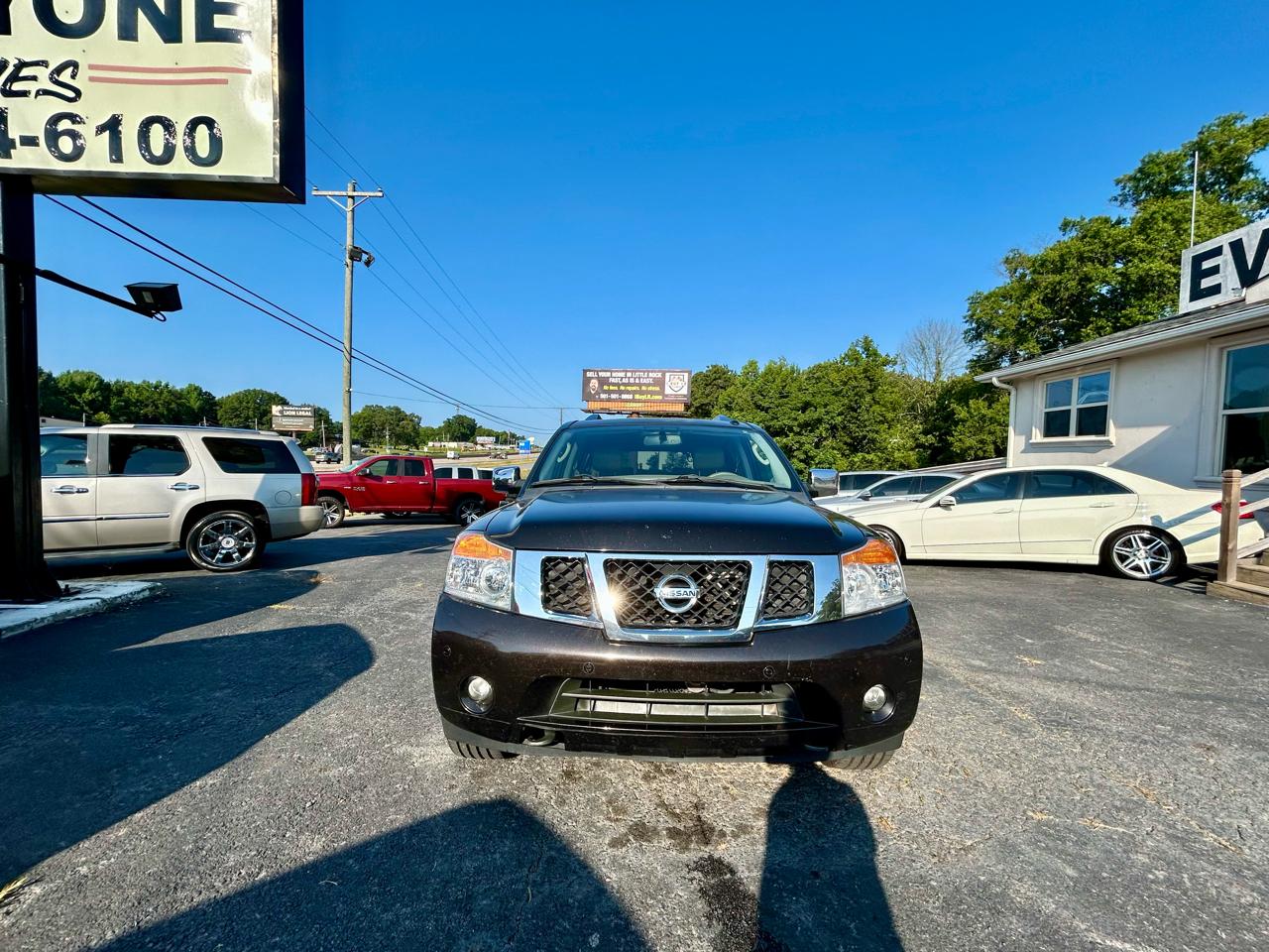 Nissan Armada  2011