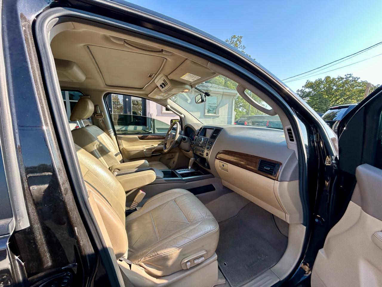 Nissan Armada  2011