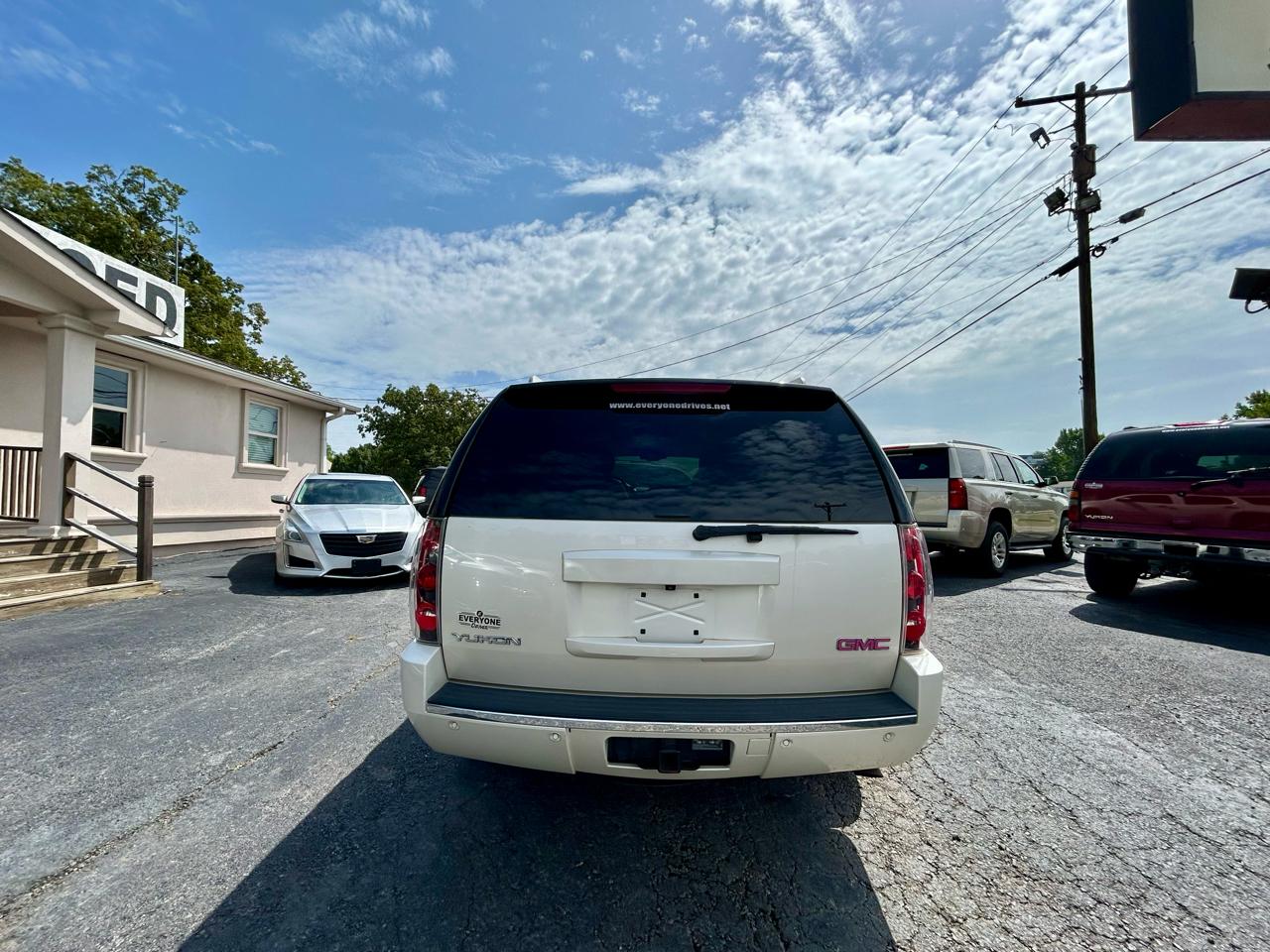 GMC Yukon Denali  2013