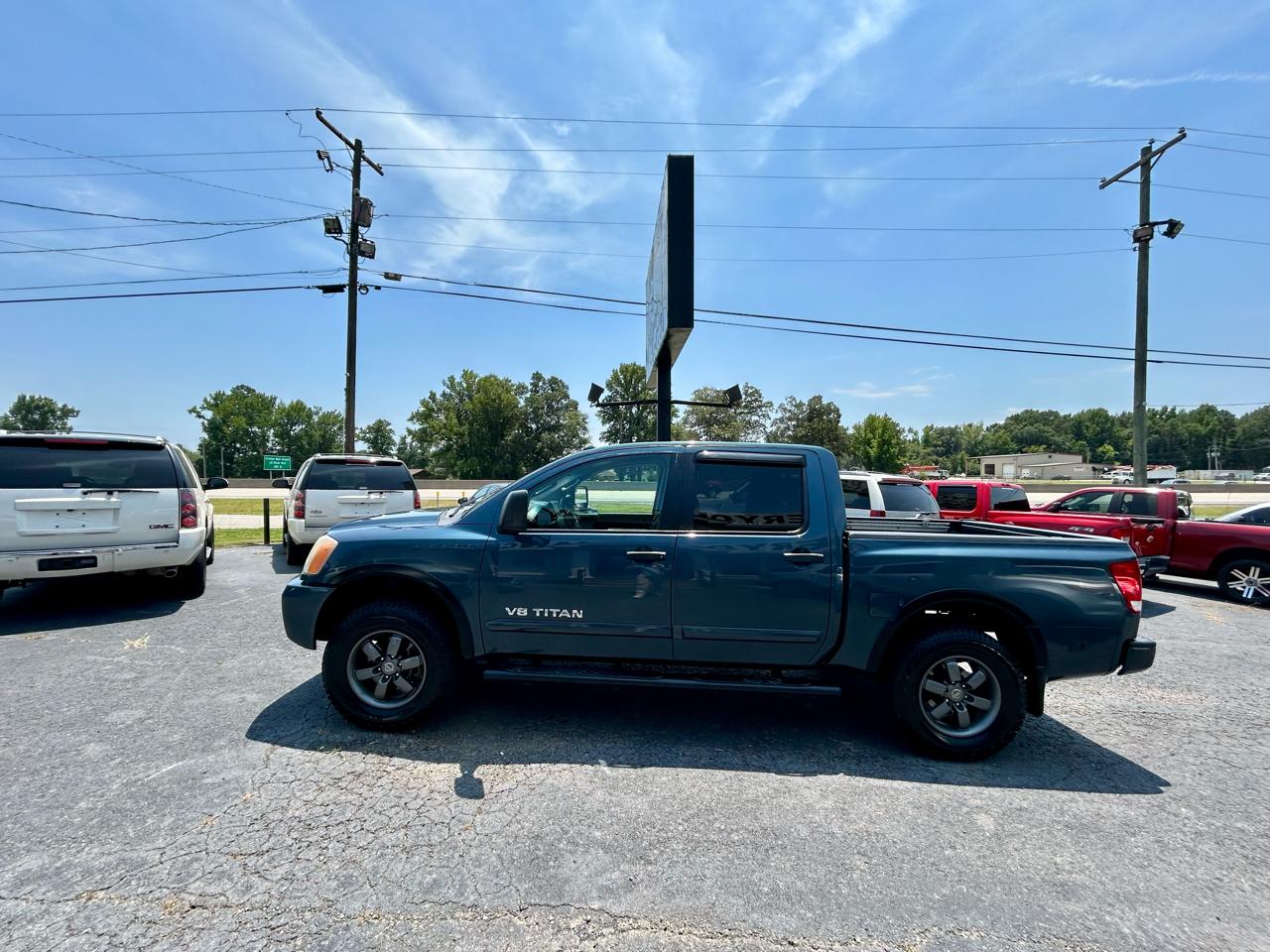 Nissan Titan  2014