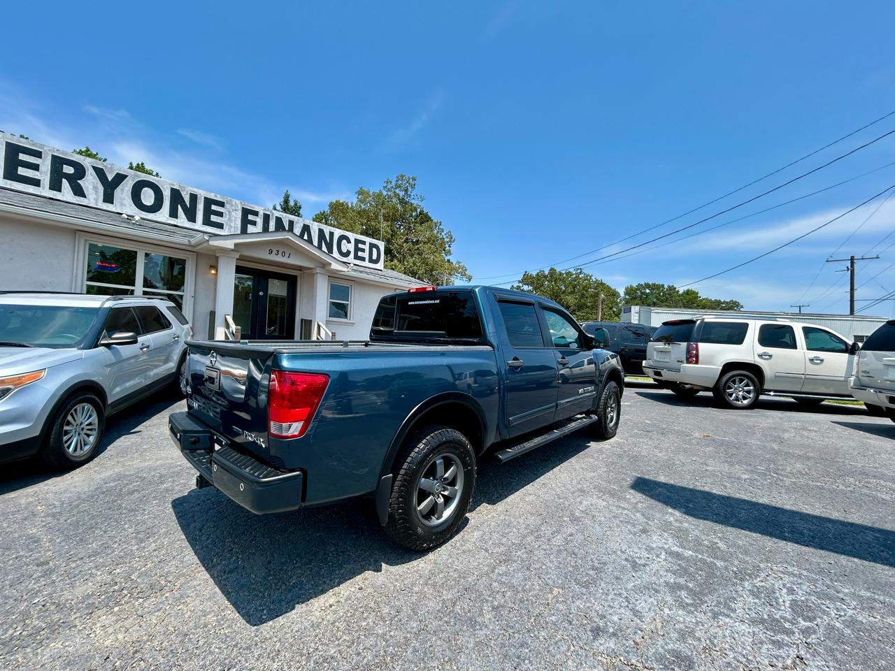 Nissan Titan  2014