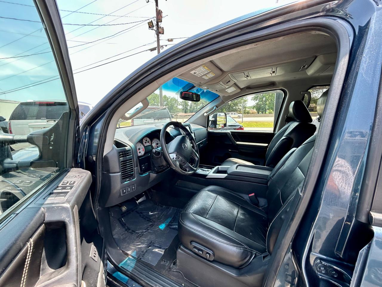Nissan Titan  2014