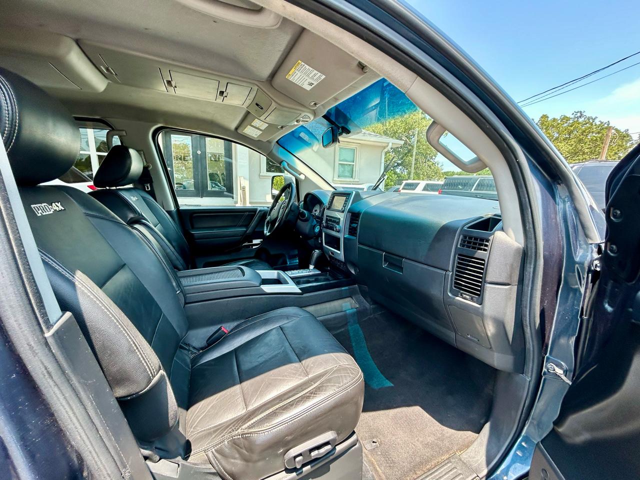 Nissan Titan  2014