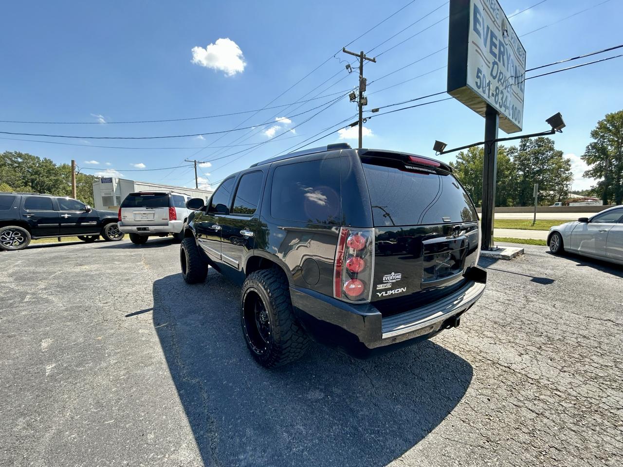 GMC Yukon Denali  2011