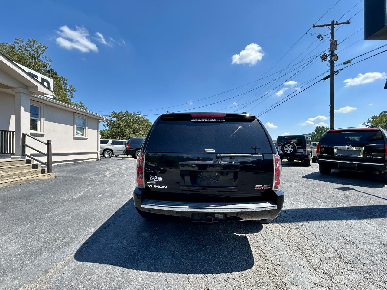 GMC Yukon Denali  2011