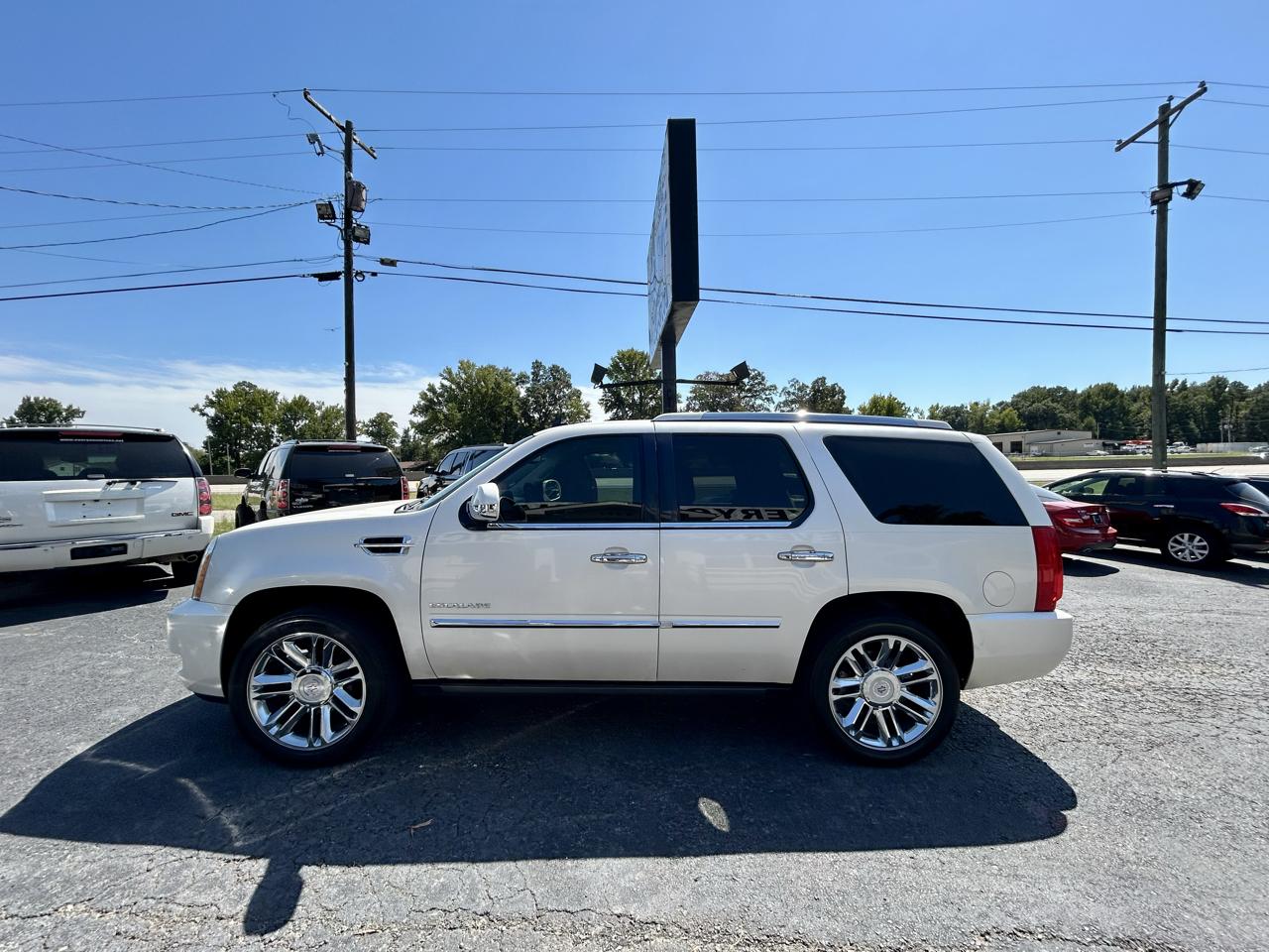 Cadillac Escalade  2011