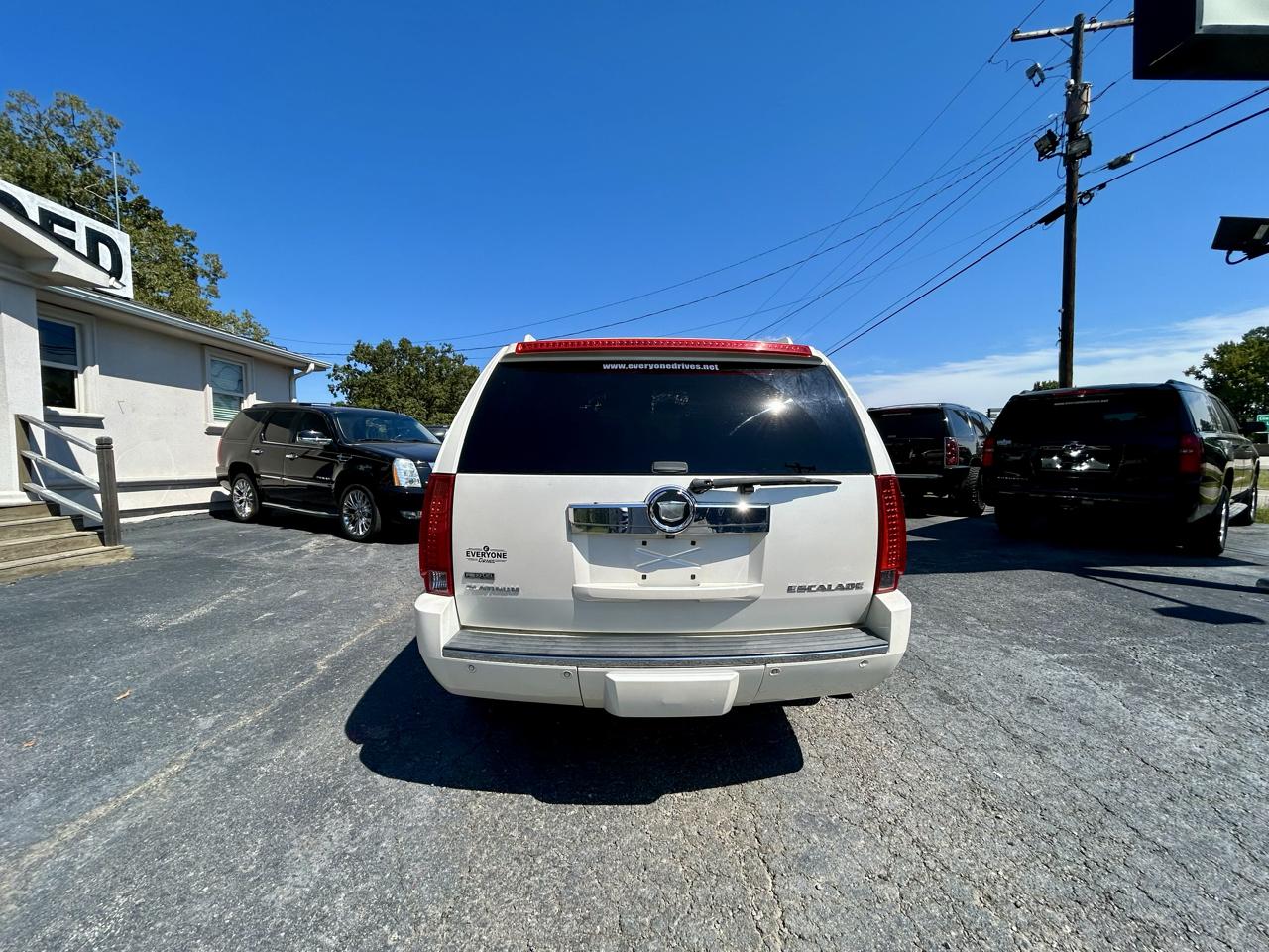 Cadillac Escalade  2011