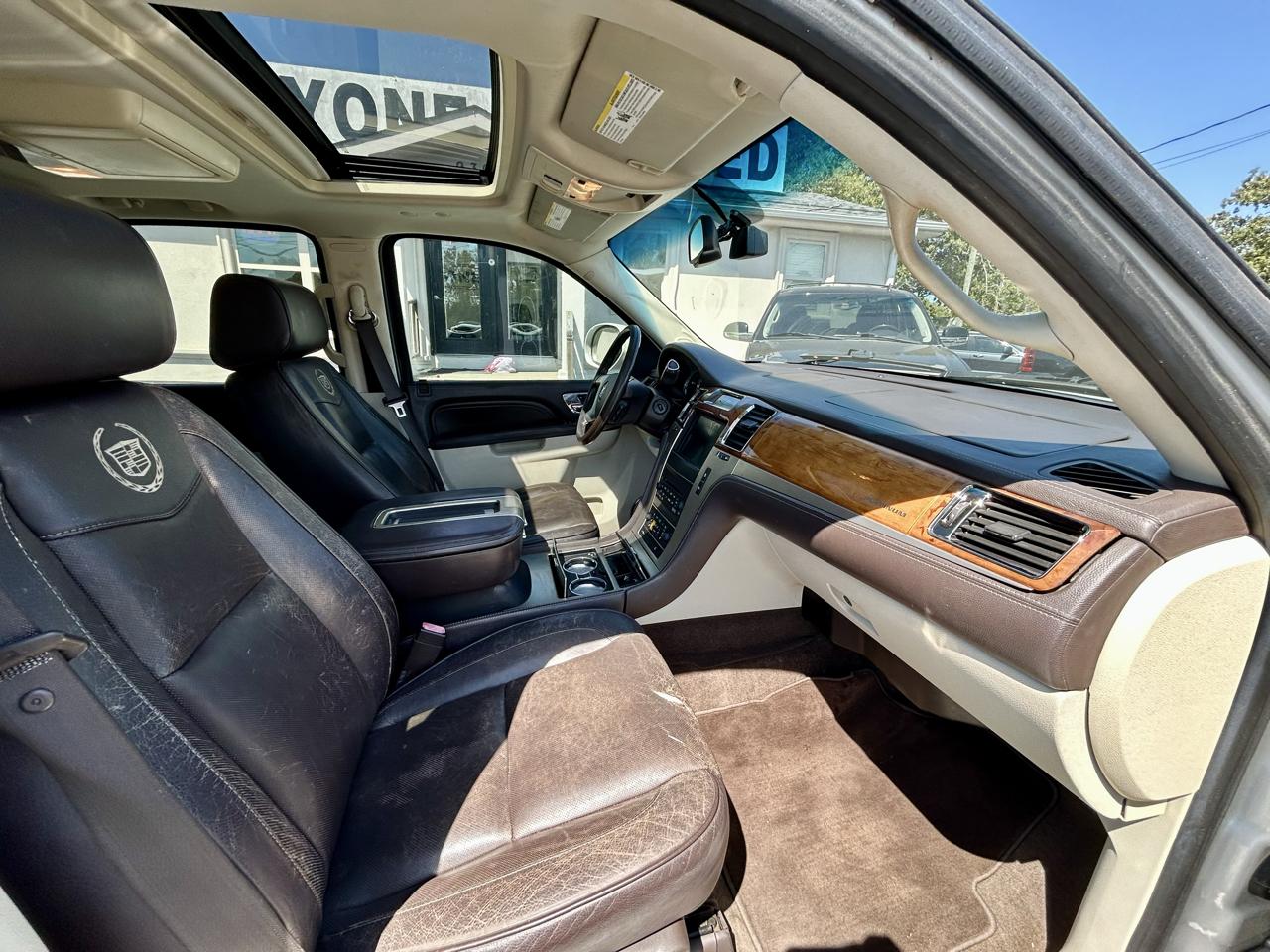 Cadillac Escalade  2011