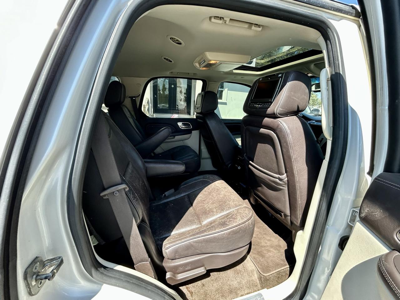 Cadillac Escalade  2011