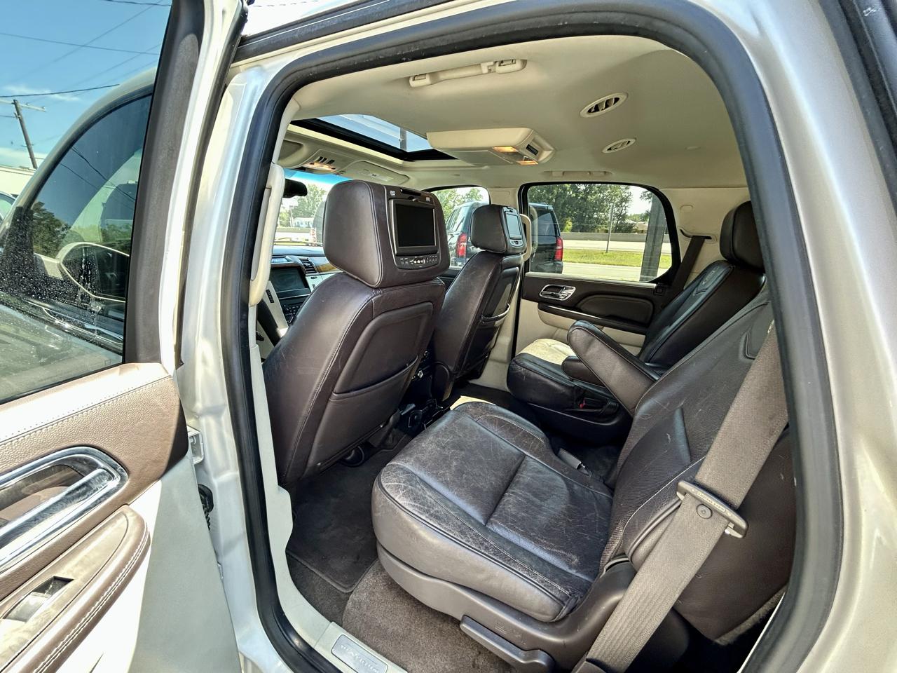 Cadillac Escalade  2011