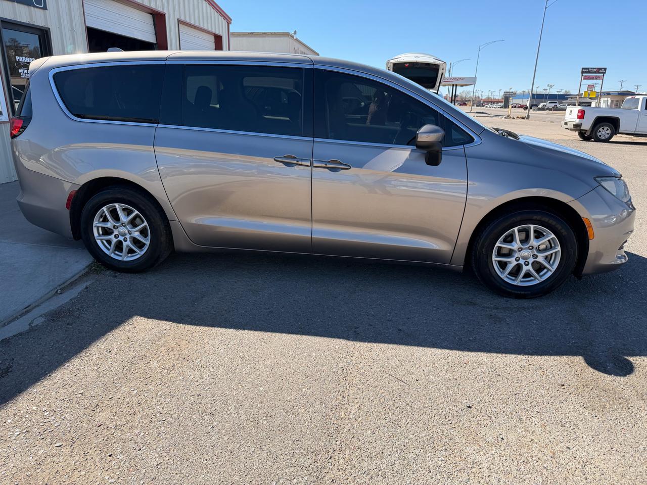 Chrysler Pacifica Touring 2017