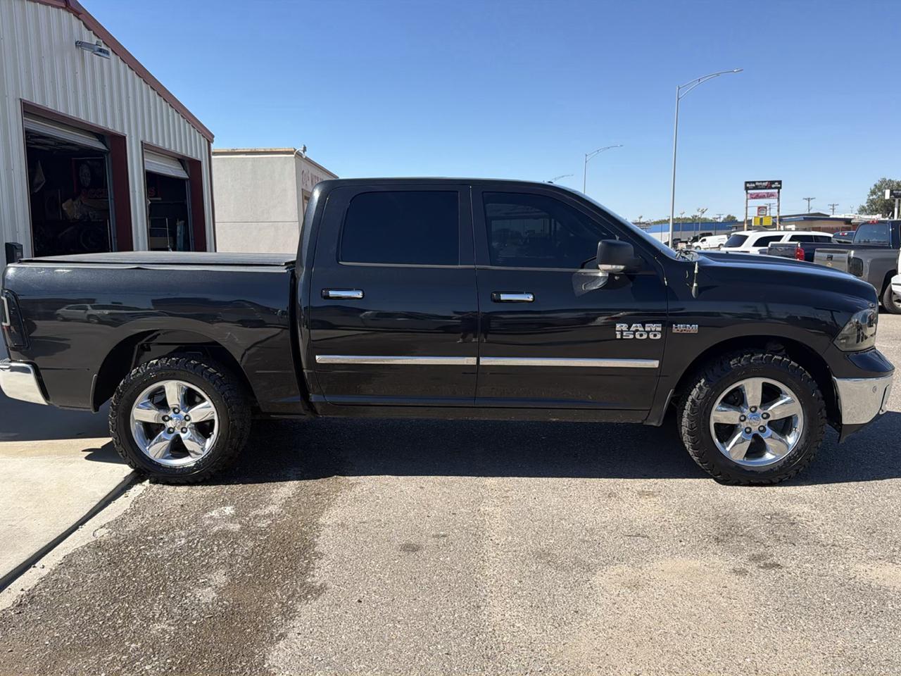 RAM 1500 SLT Crew Cab SWB 4WD 2016