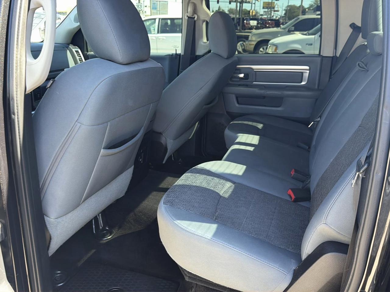 RAM 1500 SLT Crew Cab SWB 4WD 2016