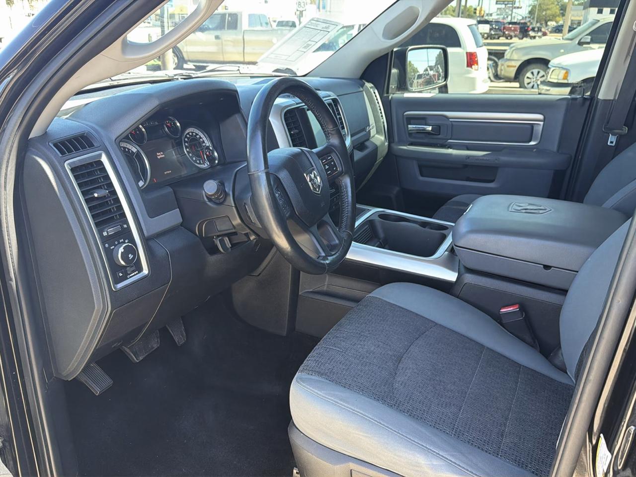 RAM 1500 SLT Crew Cab SWB 4WD 2016