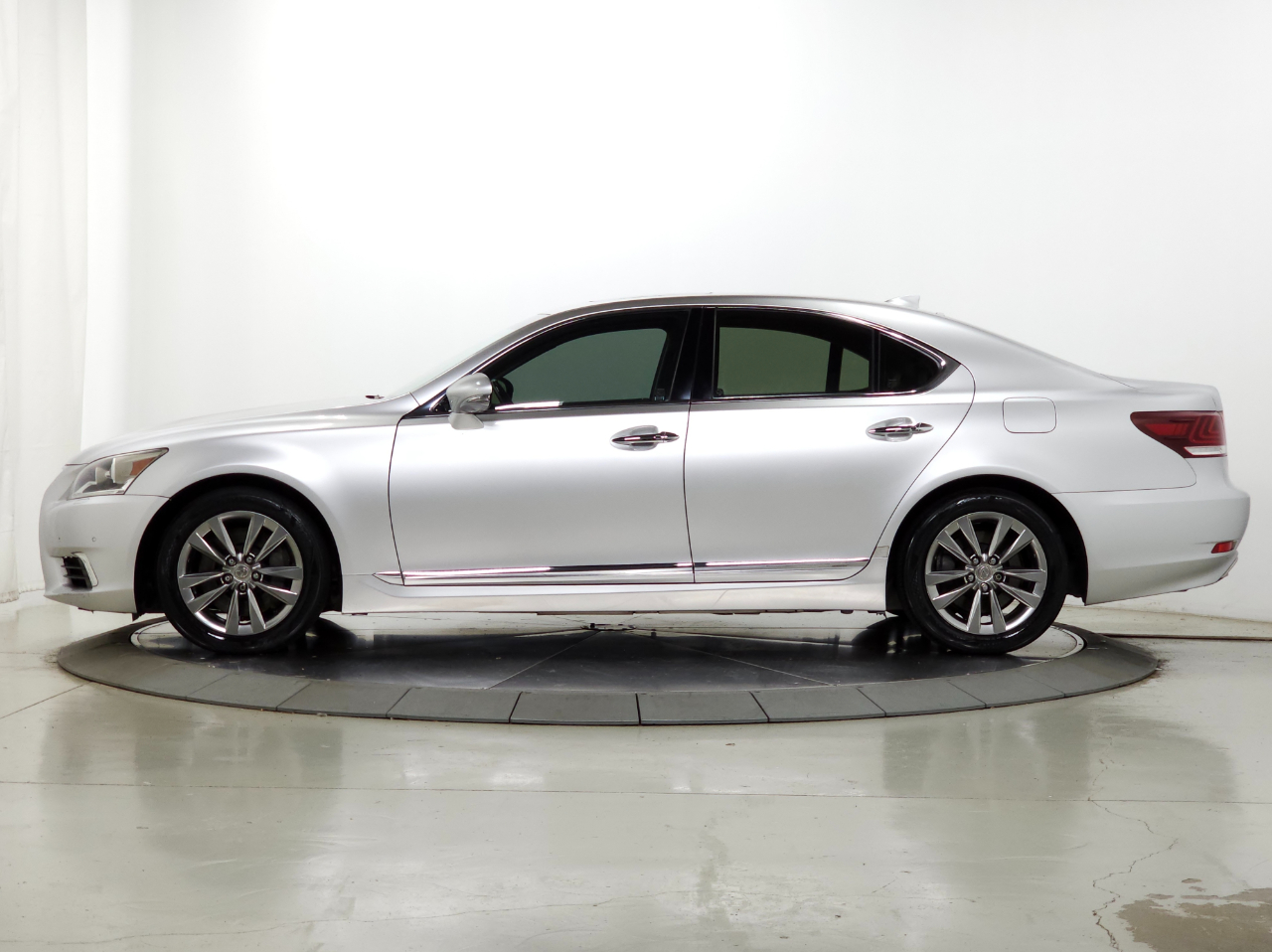 2014 Lexus LS 460 Luxury AWD photo 4