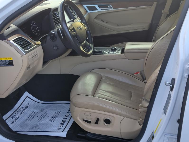 Hyundai Genesis  2017