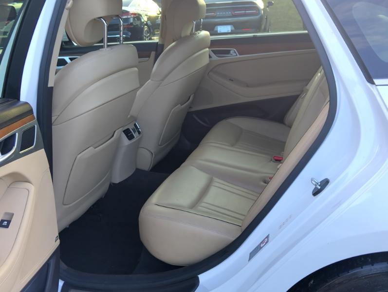 Hyundai Genesis  2017