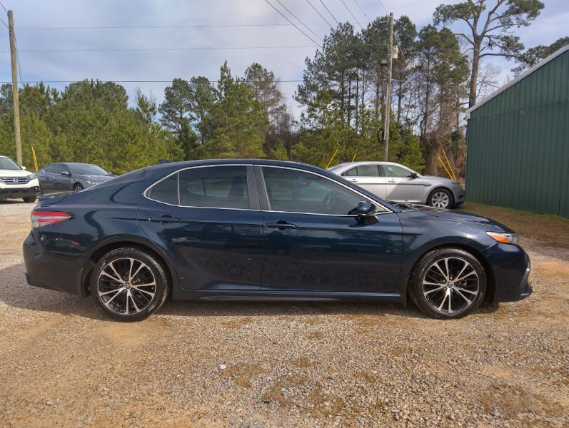 Toyota Camry 4dr Sdn SE Auto V6 2021