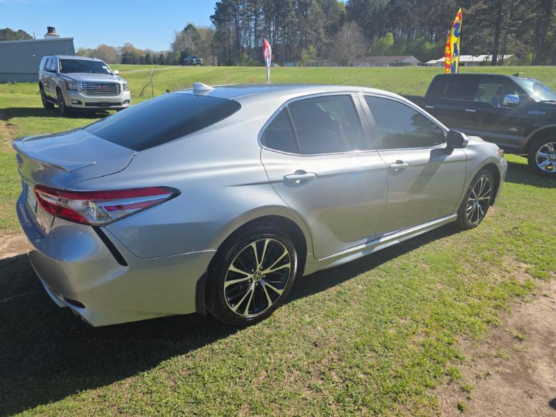 Toyota Camry SE 2019