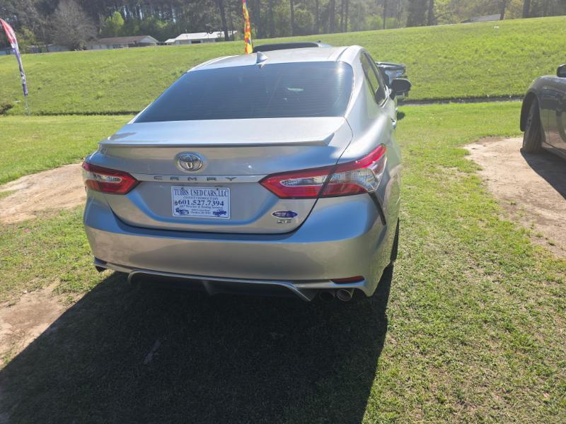 Toyota Camry SE 2019