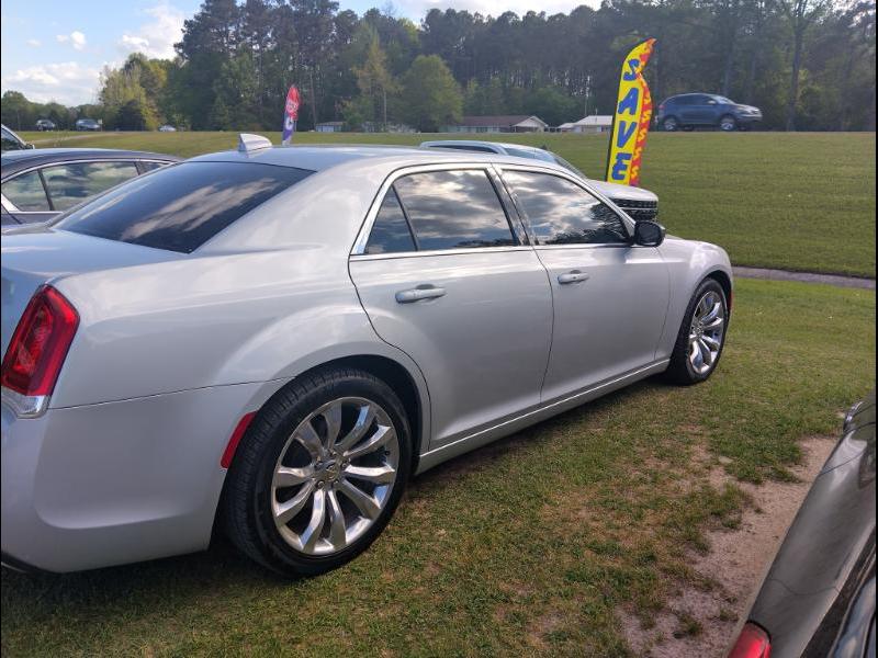 2019 Chrysler 300 4dr Sdn 300 Touring
